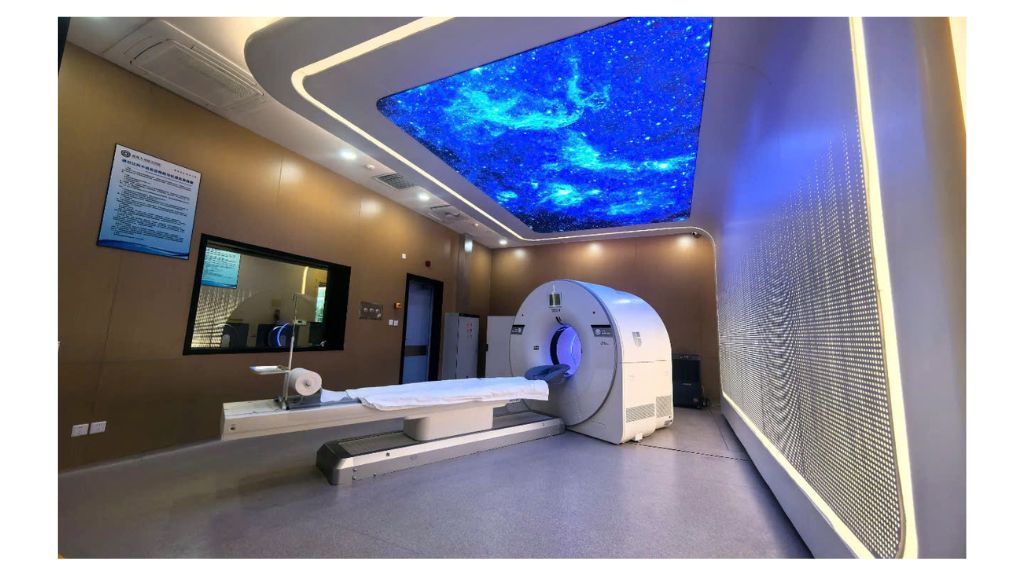 Phòng chụp CT đạt chuẩn với thiết kế chống tia X hiện đại, ứng dụng kỹ thuật thi công phòng chì và vật liệu chống bức xạ an toàn