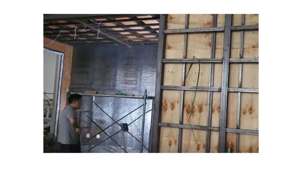 Thi công phòng chì với khung thép và tấm chì tiêu chuẩn, đảm bảo khả năng chống tia X trong các phòng X-quang, phòng xạ trị